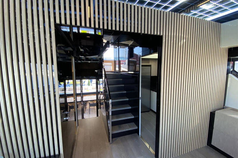 Access to flybridge