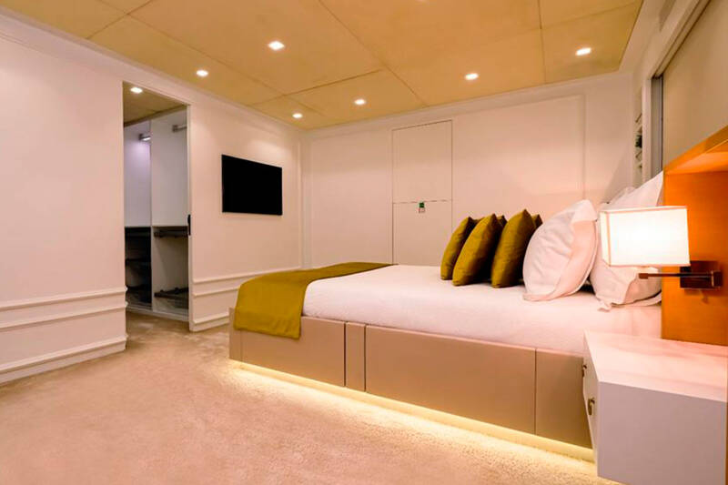 Double cabin