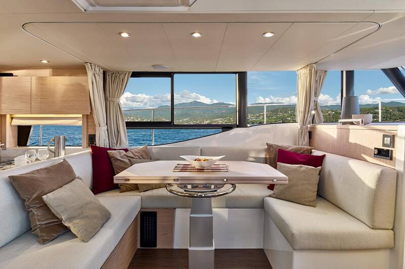 Salon dining