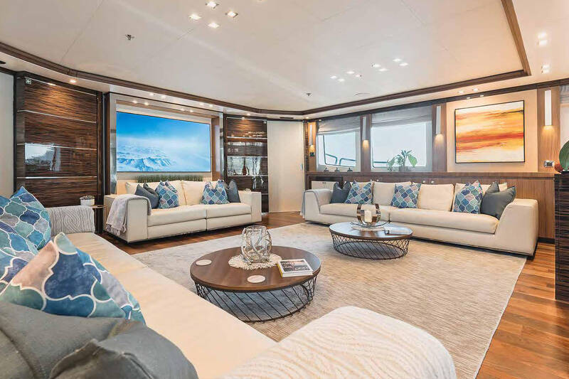 Main deck salon