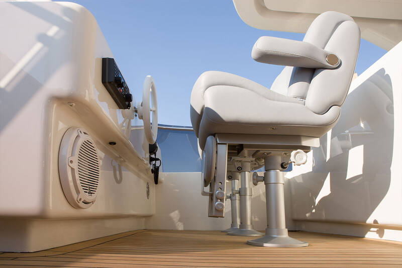 Helm station on flybridge