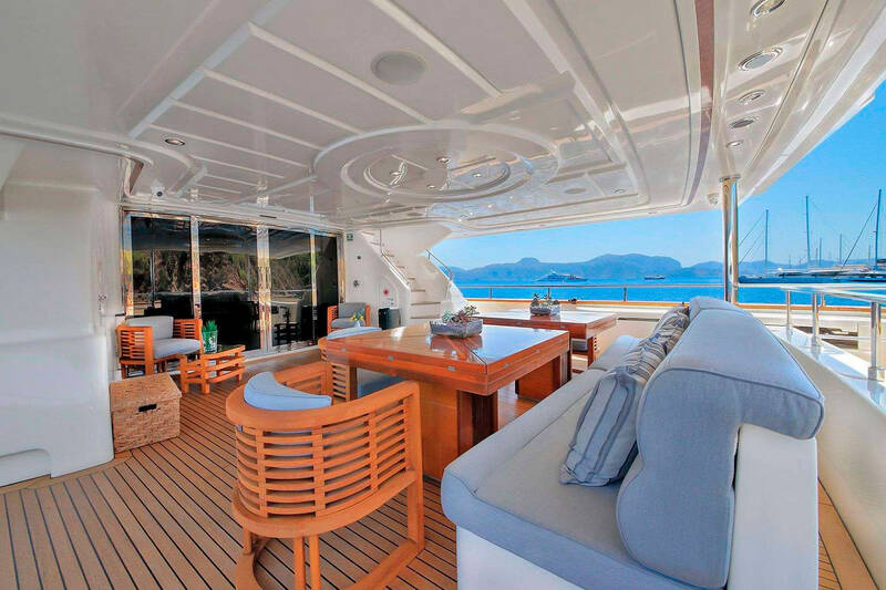 Aft deck dining