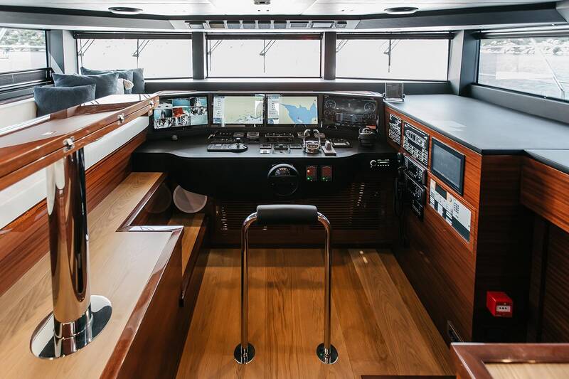 Helm station