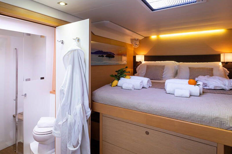 Bow-left cabin