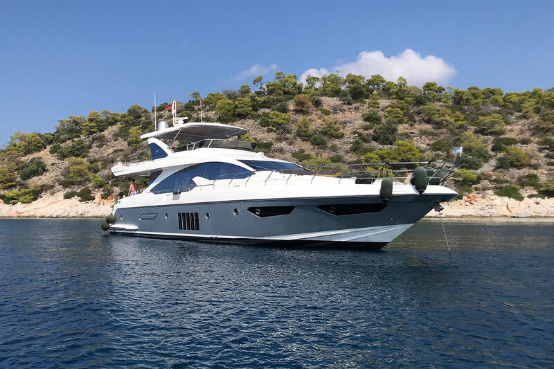 Exterior M/Y Azimut 80 "MEMORIES"