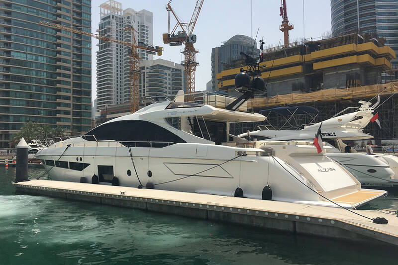 Azimut 77S exterior