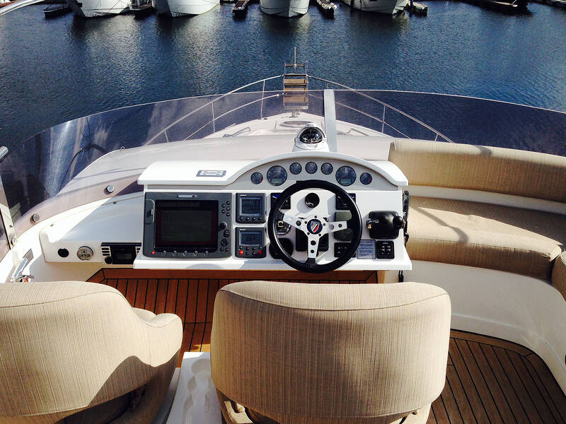 Control station on flybridge