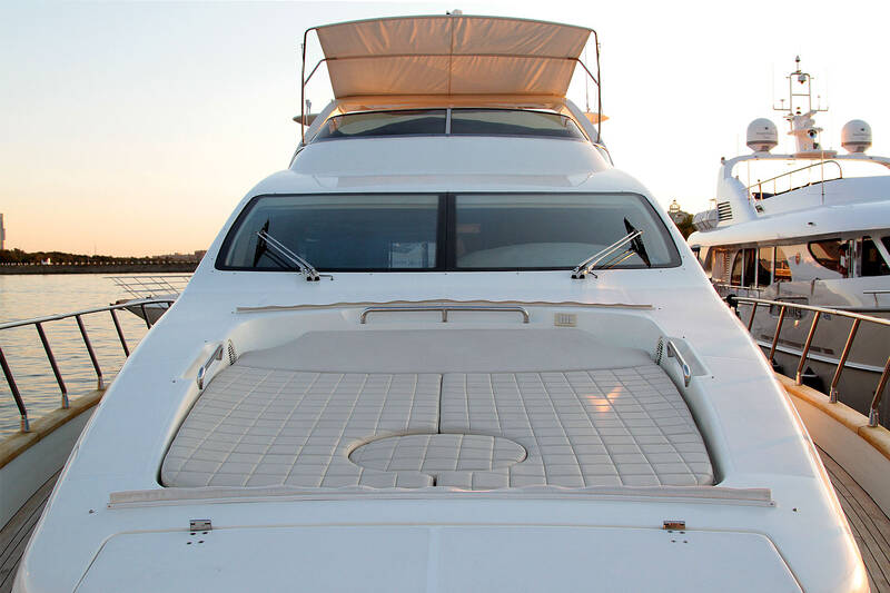 The nose part. Exterior Azimut 80
