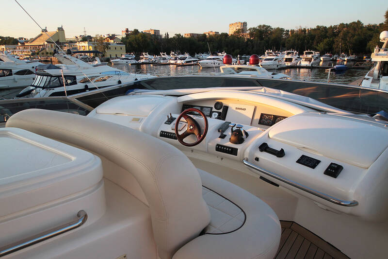 Flybridge. Exterior Azimut 80