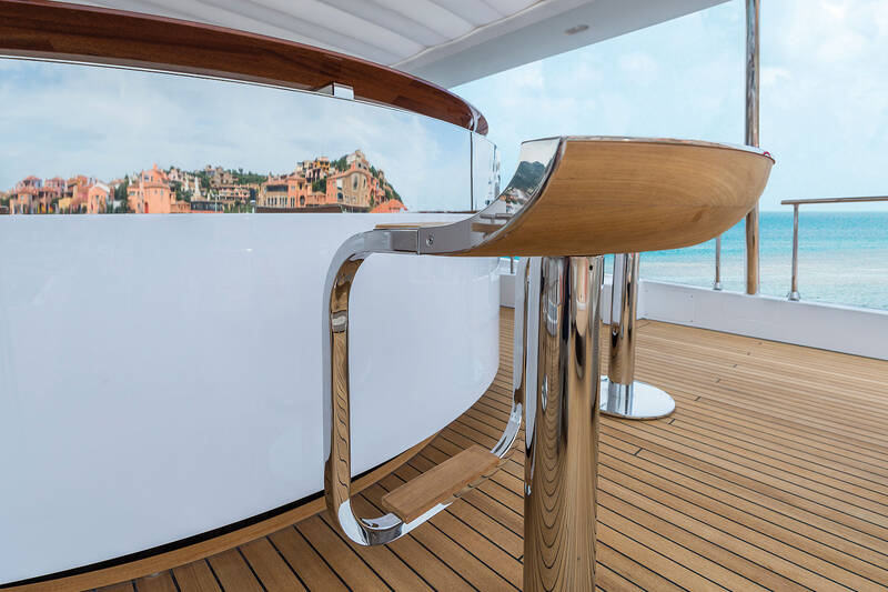 Bar on flybridge