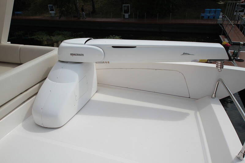 Crane. Exterior Azimut 58