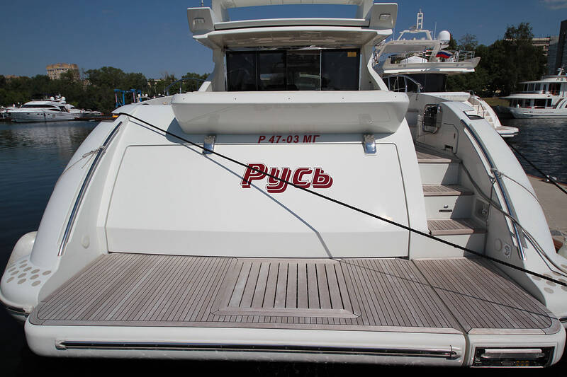 Swimming platform Azimut 68S - 2008