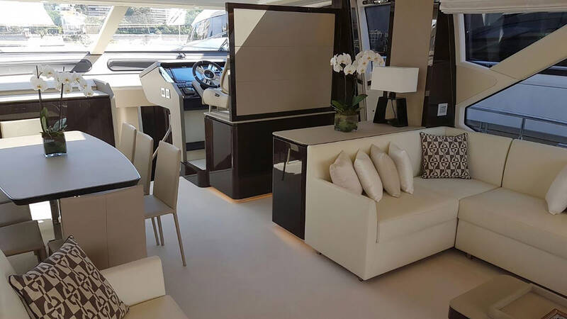 Maindeck salon