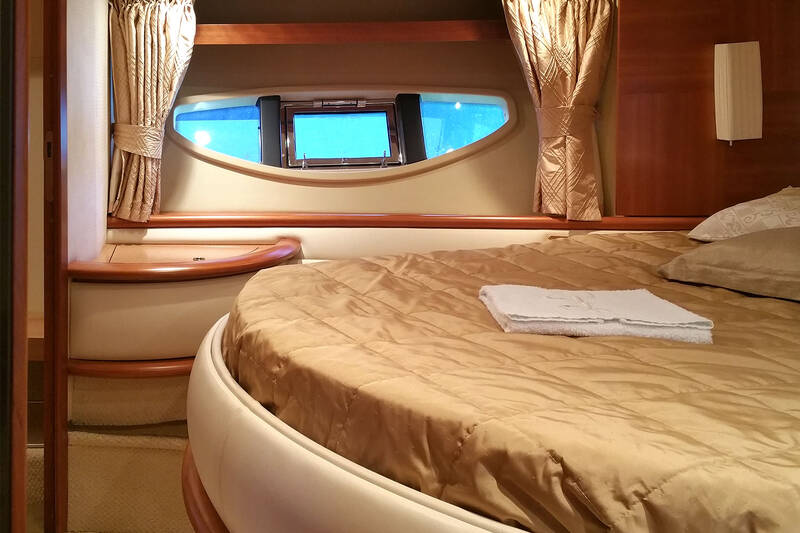 Bow VIP cabin