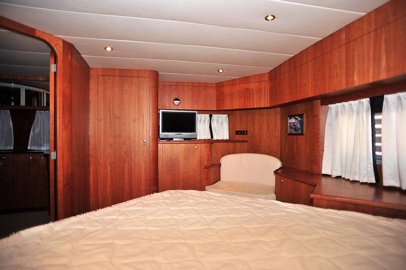 Owner's cabin (aft)