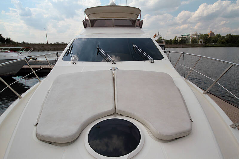The bow of the Azimut 55 2006
