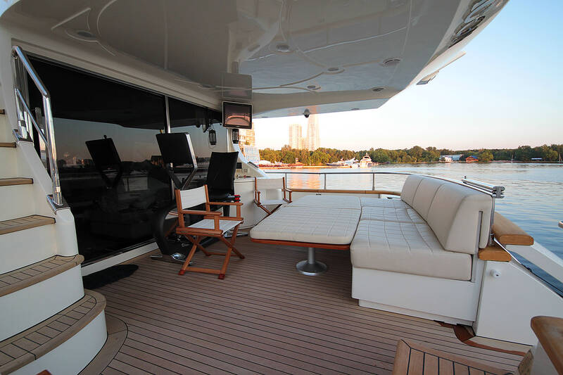 Cockpit. Exterior Azimut 80