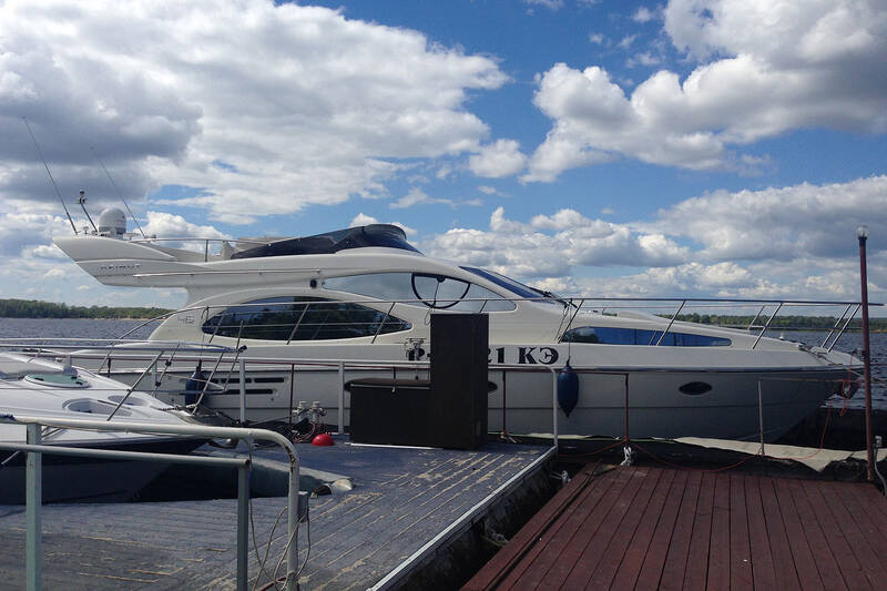 Exterior Azimut 46E of 2006
