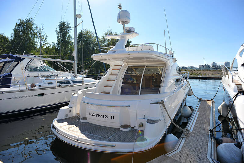 Exterior Sealine F37 2005
