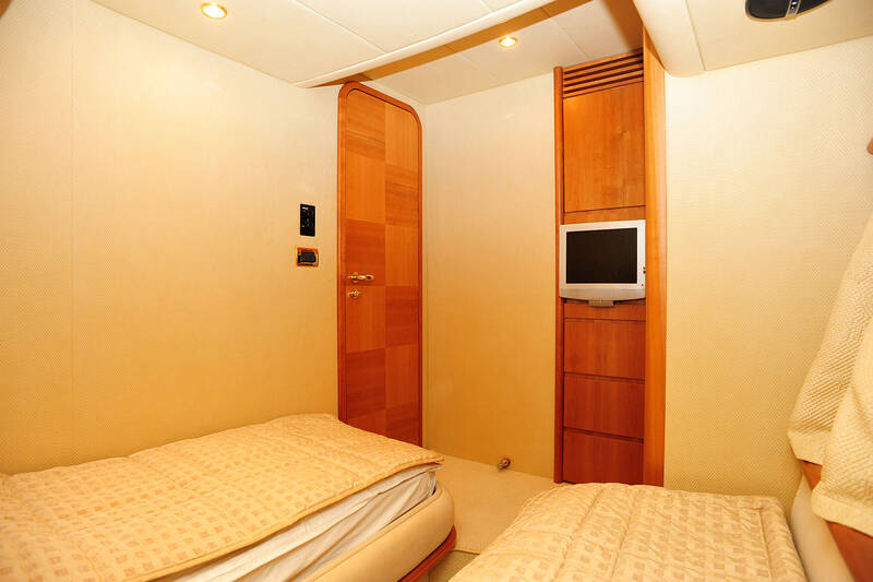 Guest cabin