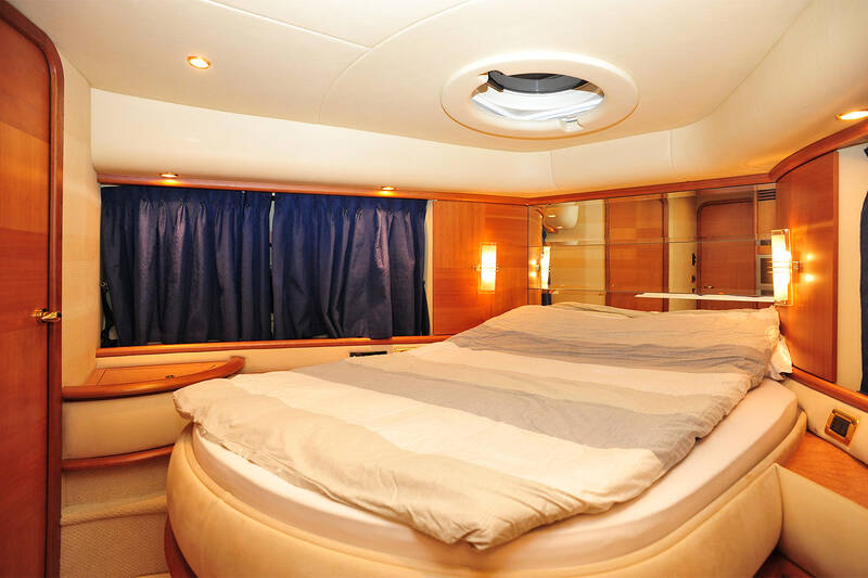 VIP stateroom (bow)