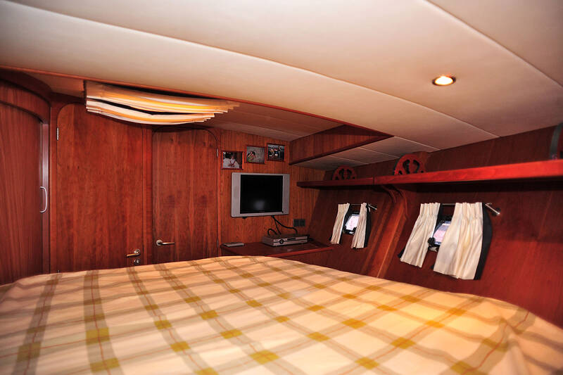 Bow cabin