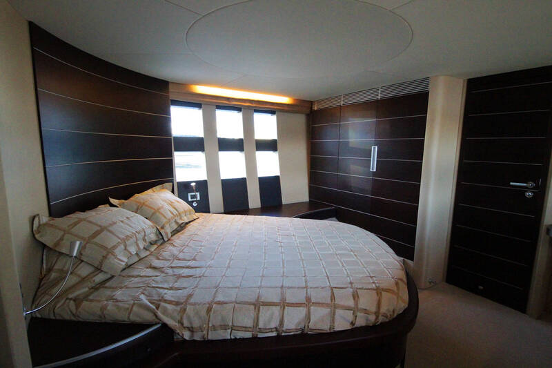 The owner's stateroom. Azimut 68S - 2008