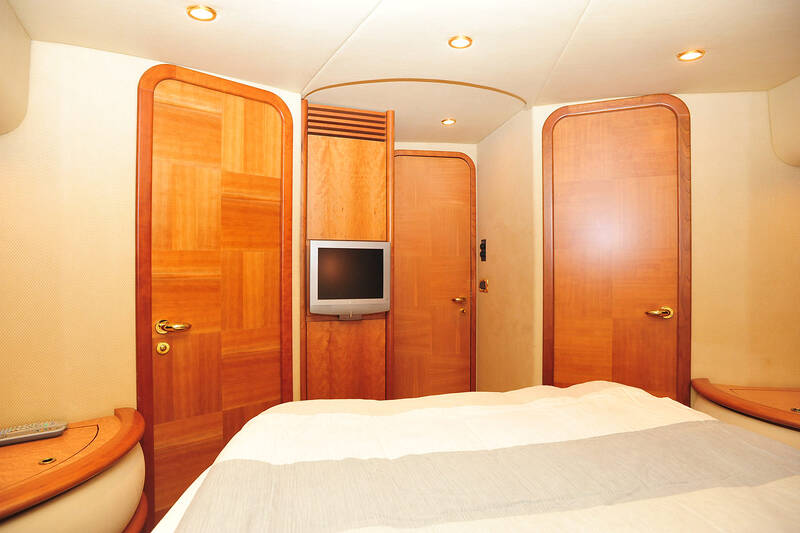 VIP stateroom (bow)