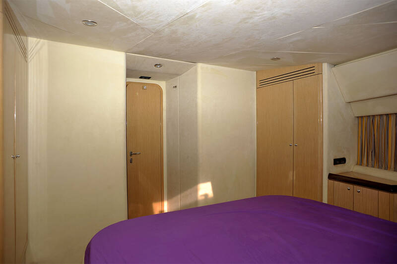 Owner's cabin (bow)