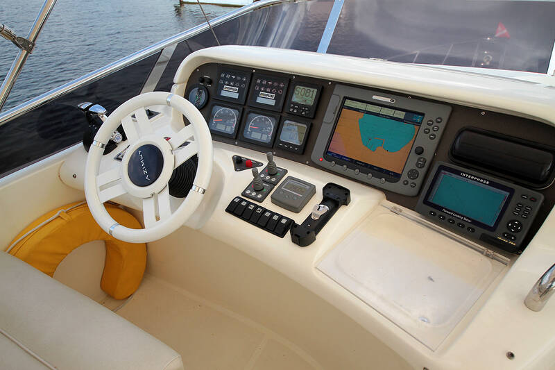 Upper helm station Azimut 55 2006