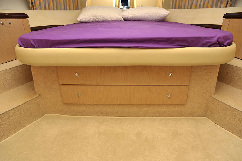 Owner's cabin (bow)