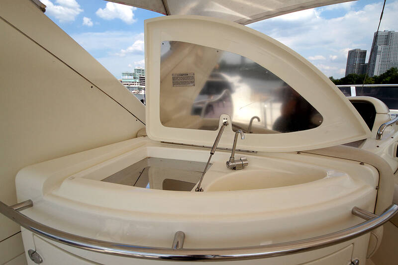 Fridge and sink on flybridge 2006 Azimut 55