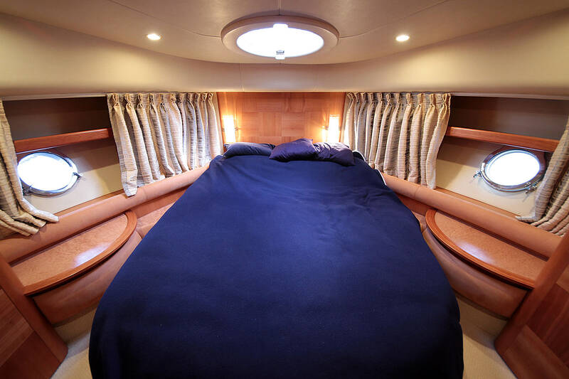 The VIP stateroom. Interior Azimut 55 2006