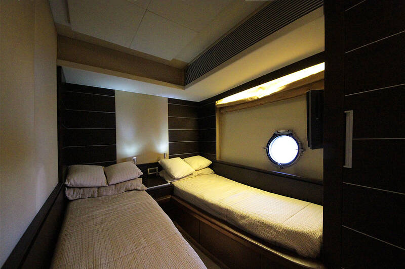 Cabin for guests. Azimut 68S - 2008