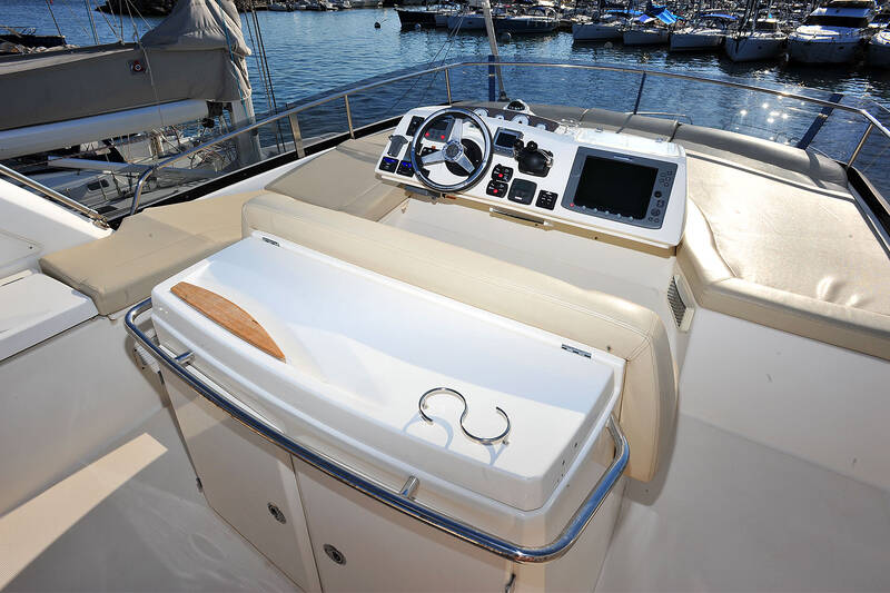 Wet bar on flybridge
