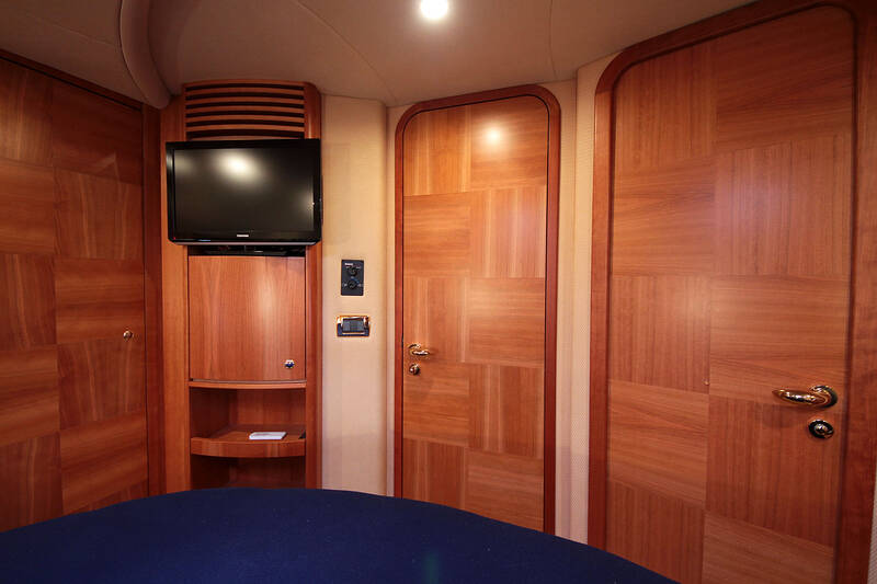 The VIP stateroom. Interior Azimut 55 2006
