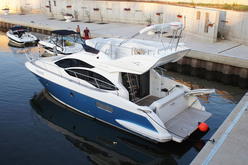 Exterior Azimut 40 - 2011