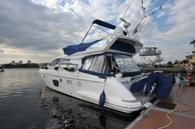 Exterior Azimut 47 2008