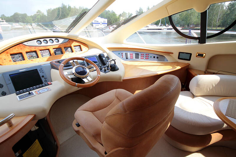 The main control post. Interior Azimut 55 2006