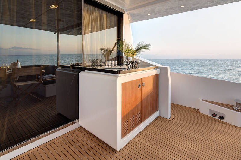 Bar in cockpit