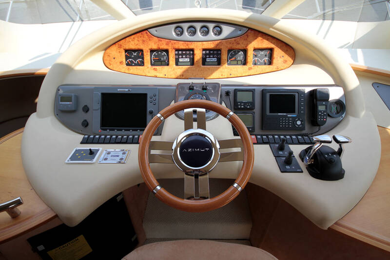 The main control post. Interior Azimut 55 2006