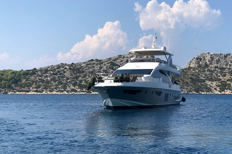 Exterior M/Y Azimut 80 "MEMORIES"