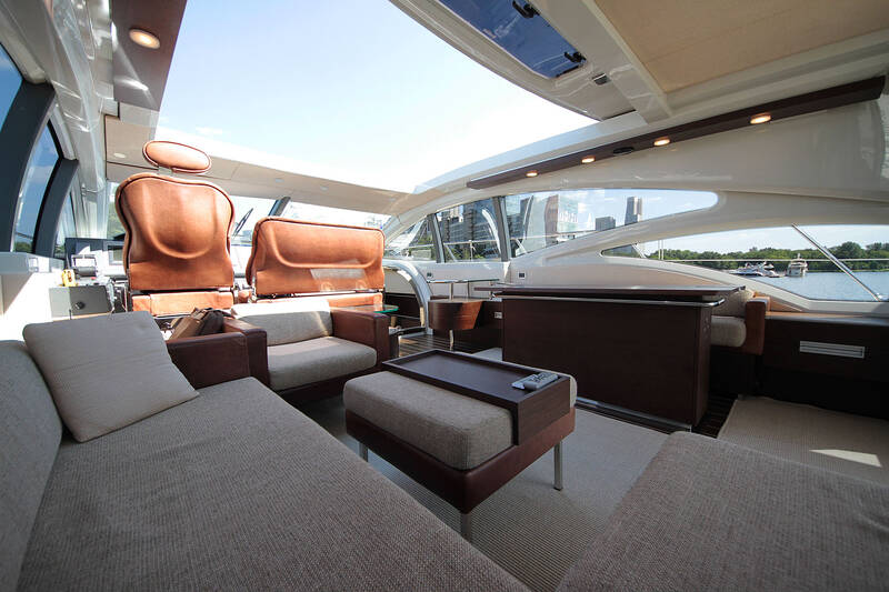 Interior (hard top open) the Azimut 68S - 2008
