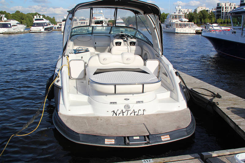 The exterior of the Crownline 315SCR 2008