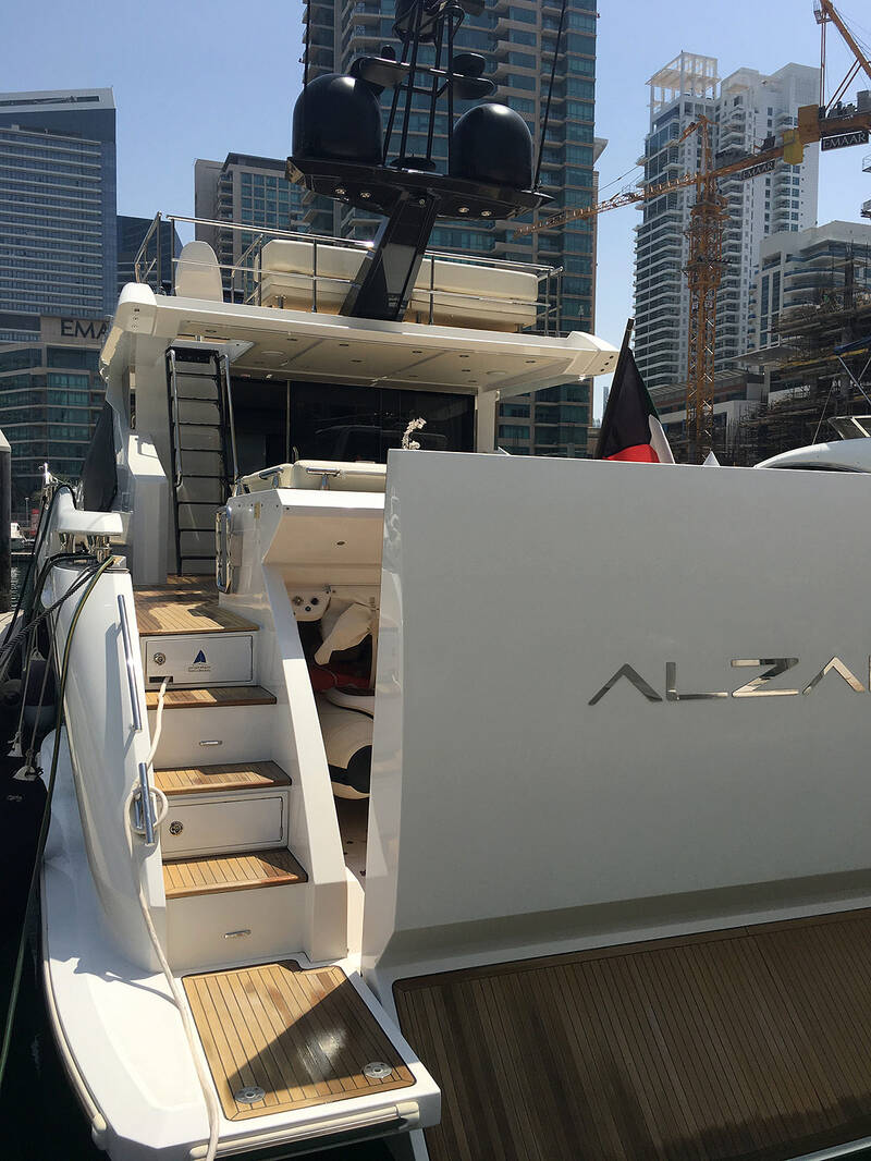 Azimut 77S exterior
