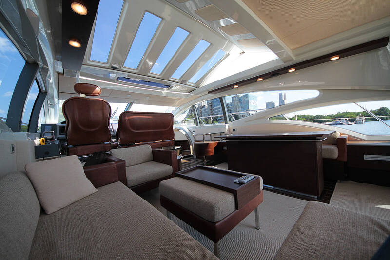 Interior (hard top closed) Azimut 68S - 2008