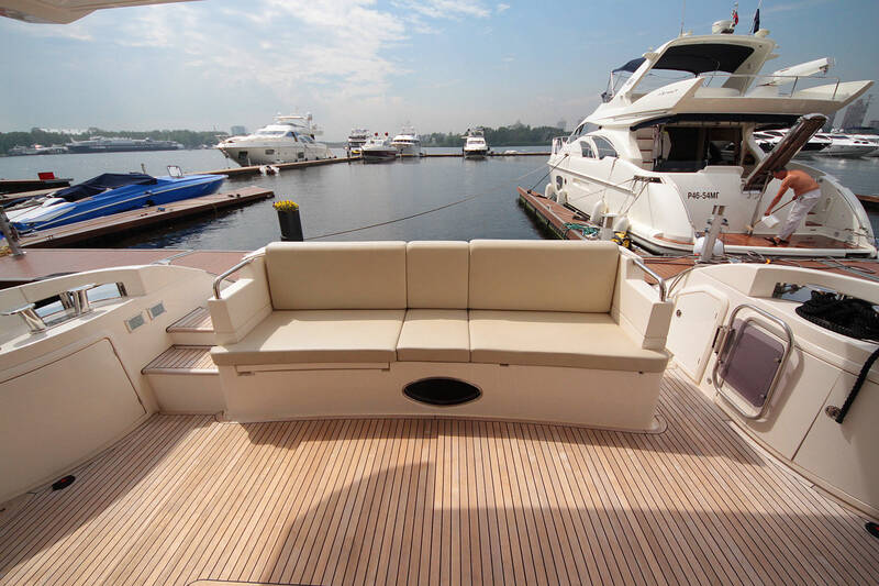 Cockpit. Exterior Azimut 58