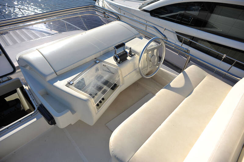 Control station on flybridge