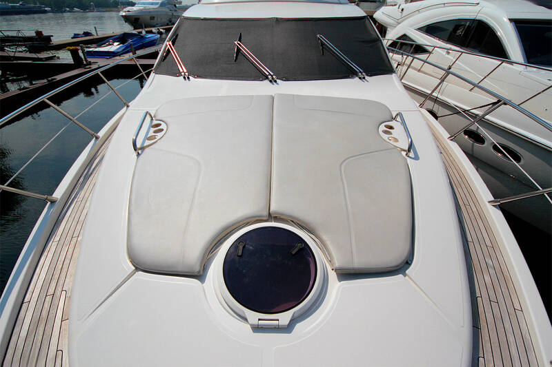 The nose part. Exterior Azimut 58