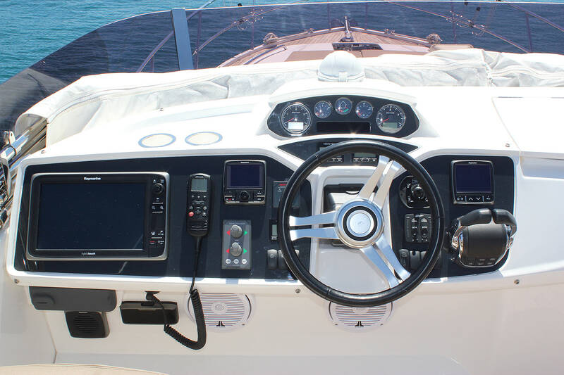 Helm station on flybridge